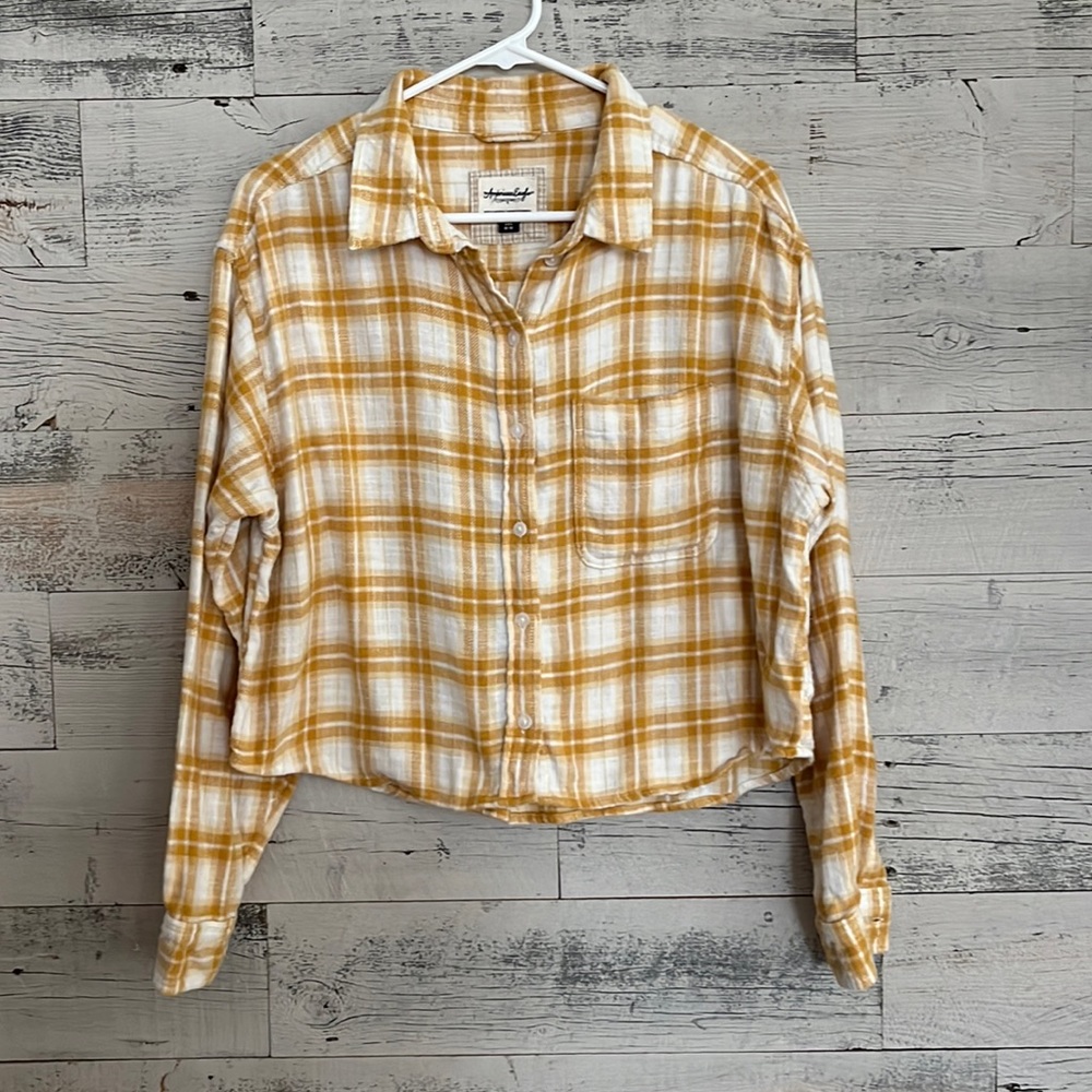 American Eagle women’s cropped distressed flannel shirt. Size medium - Picture 1 of 5